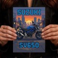 Szyld-metalowy-Suzuki-SV650-Retro-Pixel-Art S.jpg