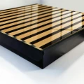 Kasetka-na-klucze-drewniana-struktura-30x30x5-cm-detal.jpg