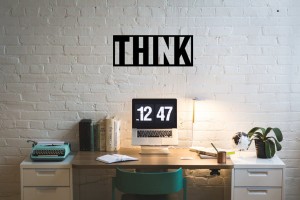 Dekoracja metalowa na ścianę THINK 